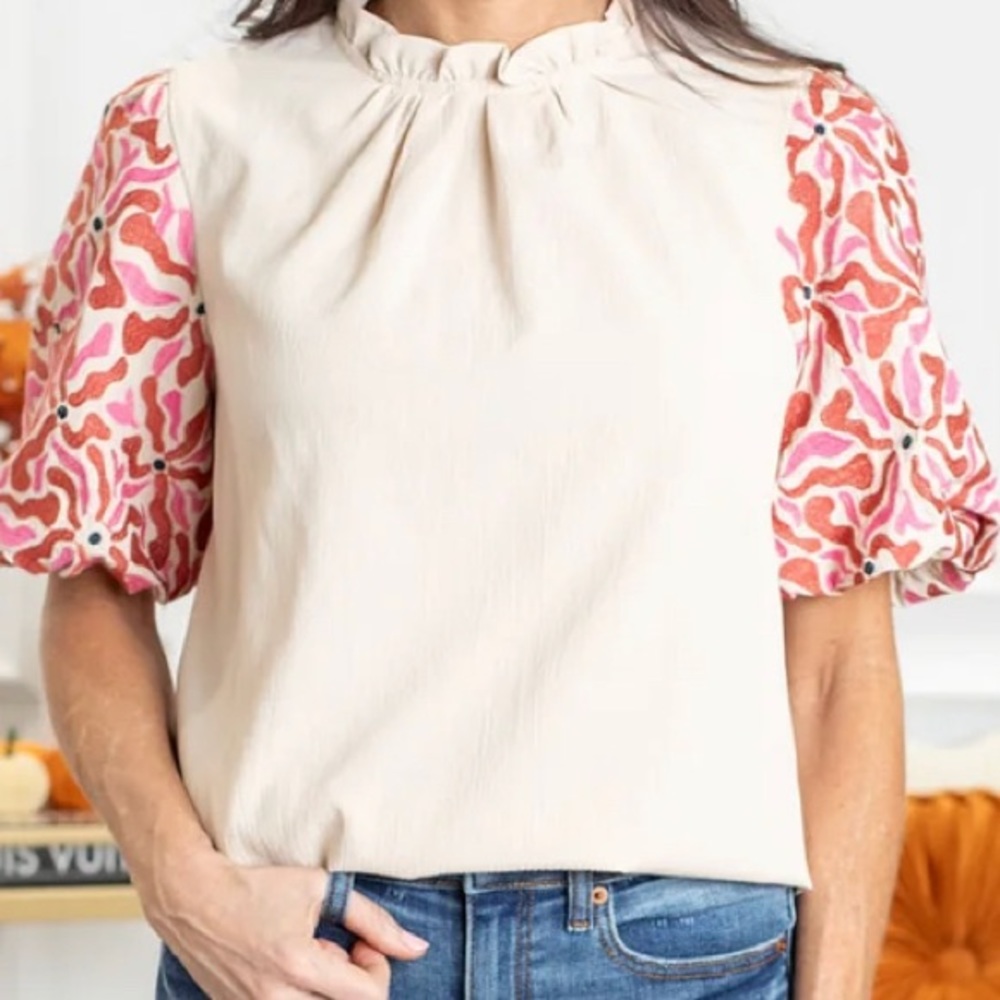 NEW NWT Entro Embroidered Top size Small